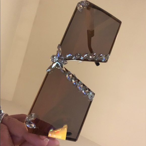 SALE🔥💕Gold Frame Luxury Rhinestone Sunglasses💕 - Picture 4 of 5